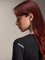 Alpinestars Stella A-Dura Thermal Jersey, maglia MTB a maniche lunghe da donna, nero, vista laterale ravvicinata che mette in risalto la striscia riflettente argentata sulla spalla, tessuto tecnico isolante per mountain bike