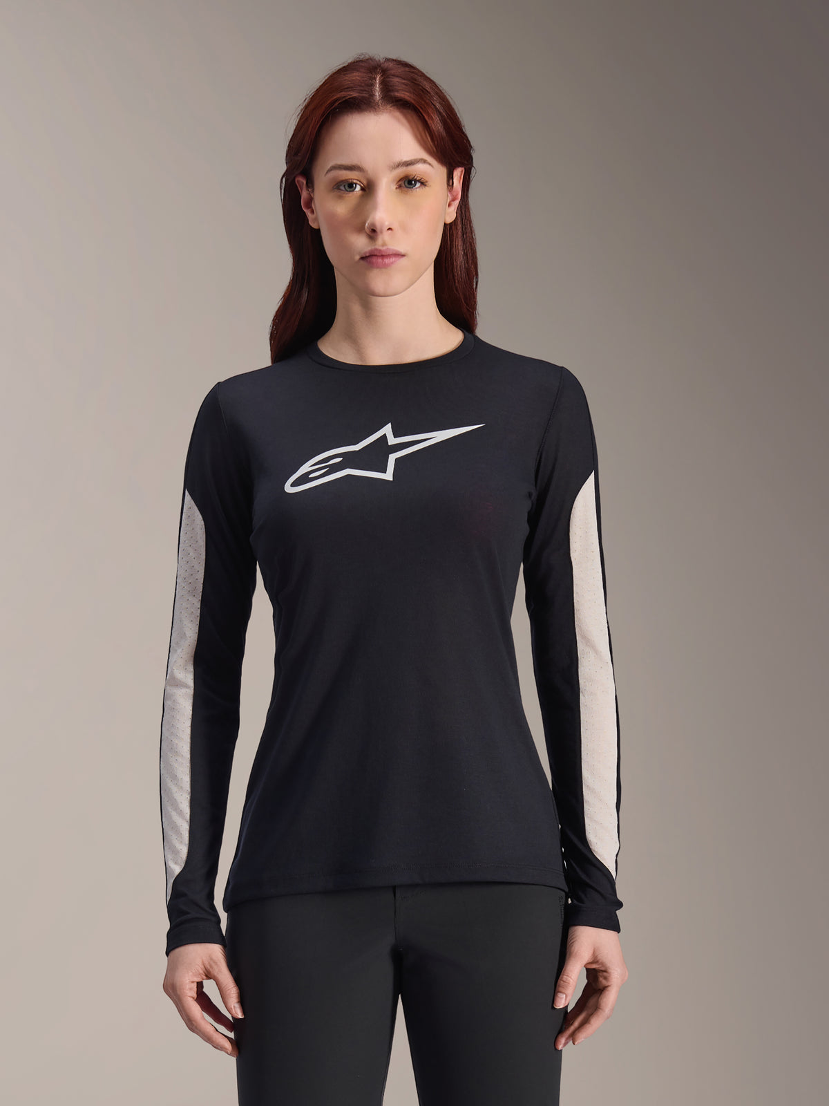 Alpinestars Maglia Stella A-Dura Dri Astar da donna, maglia da mountain bike a maniche lunghe, nera con logo bianco e pannelli in mesh grigio chiaro sulle maniche, abbigliamento tecnico da ciclismo per donna