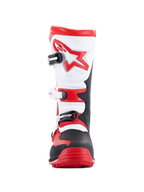 Alpinestars Tech-T Boots, stivali da moto trial, rosso vivace, nero e bianco, vista frontale con placca parastinchi ergonomica bianca e logo a stella rossa, sistema di chiusura a tre fibbie e zona della punta robusta in nero e rosso, progettati per il trial fuoristrada