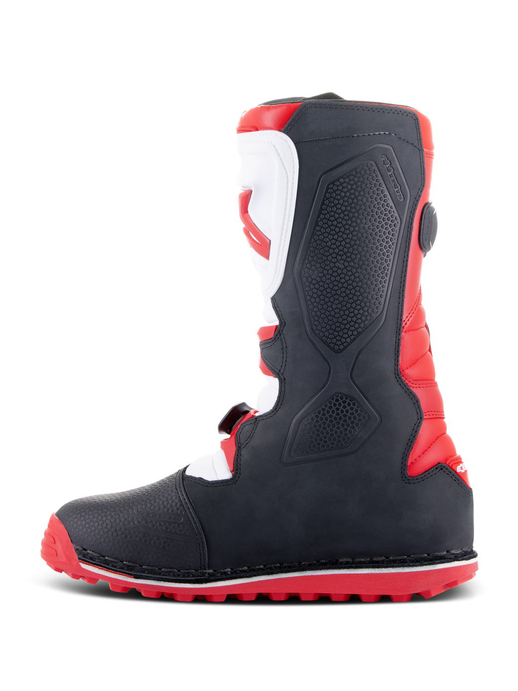 Stivali Alpinestars Tech-T, stivali da trial, rosso acceso, nero e bianco, profilo laterale con placca parastinchi bianca ergonomica e logo rosso, pannelli neri testurizzati e suola tassellata rossa per trazione fuoristrada