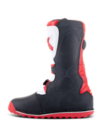 Stivali Alpinestars Tech-T, stivali da trial, rosso acceso, nero e bianco, profilo laterale con placca parastinchi bianca ergonomica e logo rosso, pannelli neri testurizzati e suola tassellata rossa per trazione fuoristrada