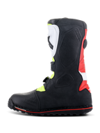 Stivali Alpinestars Tech-T, stivali da moto da trial, bianco, rosso, giallo fluo e nero, vista laterale di profilo con placca tibiale bianca ergonomica e sistema di fibbie, pannello del tallone rosso e suola specifica da trial con linea rossa