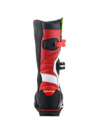 Alpinestars Tech-T Boots, stivali da moto trial, bianco, rosso, giallo fluo e nero, vista posteriore che mostra la costruzione in pelle rossa con dettagli bianchi, protezione tallone nera con logo rosso e una suola nera robusta per trazione off-road.