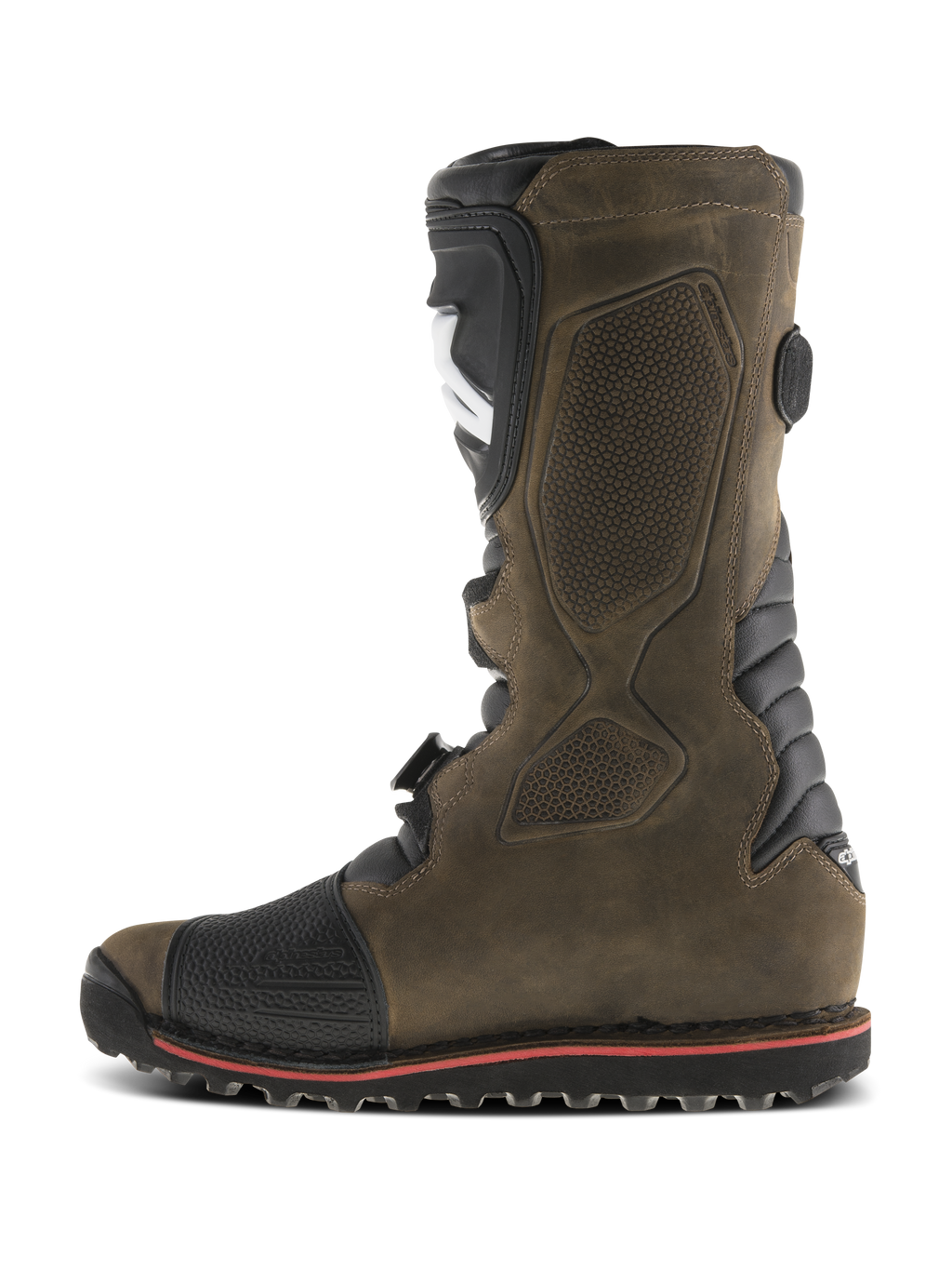 Stivali Alpinestars Tech-T, stivali da moto da trial, marrone oliato, vista laterale con placca parastinchi ergonomica nera, tomaia in pelle testurizzata, punta rinforzata e suola resistente con linea rossa