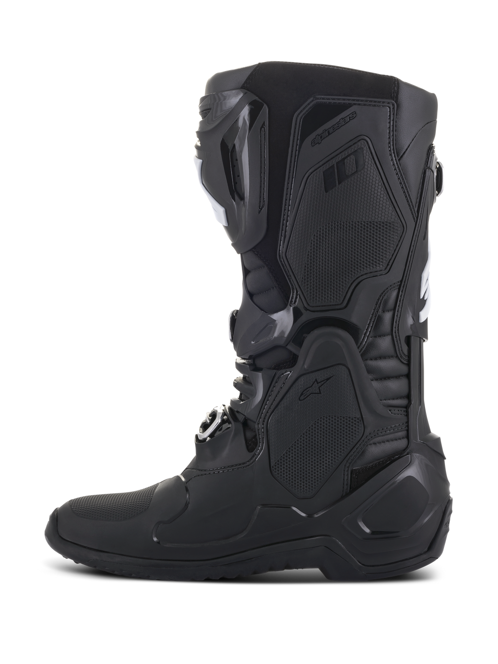 Stivali Alpinestars Tech 10, stivali da motocross neri, vista di profilo laterale, costruzione avanzata della calotta in TPU, design aerodinamico con chiusure a fibbia e pannelli protettivi testurizzati per prestazioni professionali nel racing fuoristrada