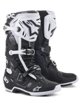 Alpinestars Tech 10, stivali da motocross, nero e bianco, design protettivo ad alte prestazioni con placche tibiali bianche, loghi a stella neri, fibbie regolabili e protezione del tallone DHCP, suole robuste per gare fuoristrada