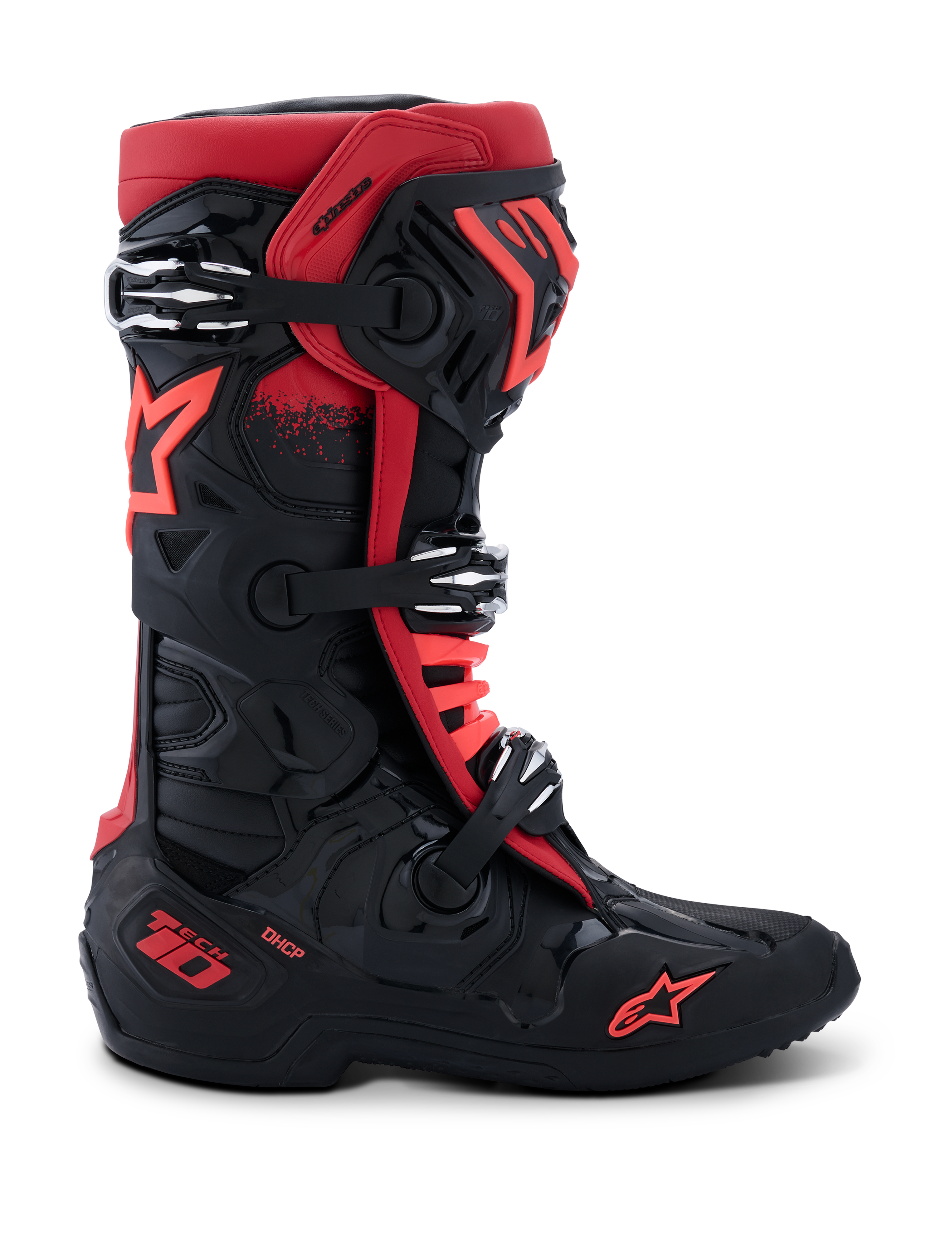 Stivali Alpinestars Tech 10, stivali da motocross, nero e rosso, vista di profilo laterale, tre fibbie in alluminio argentate, logo a stella rossa sul lato e sulla caviglia, marchio tecnologico DHCP sul tallone, telaio protettivo rinforzato per competizioni fuoristrada