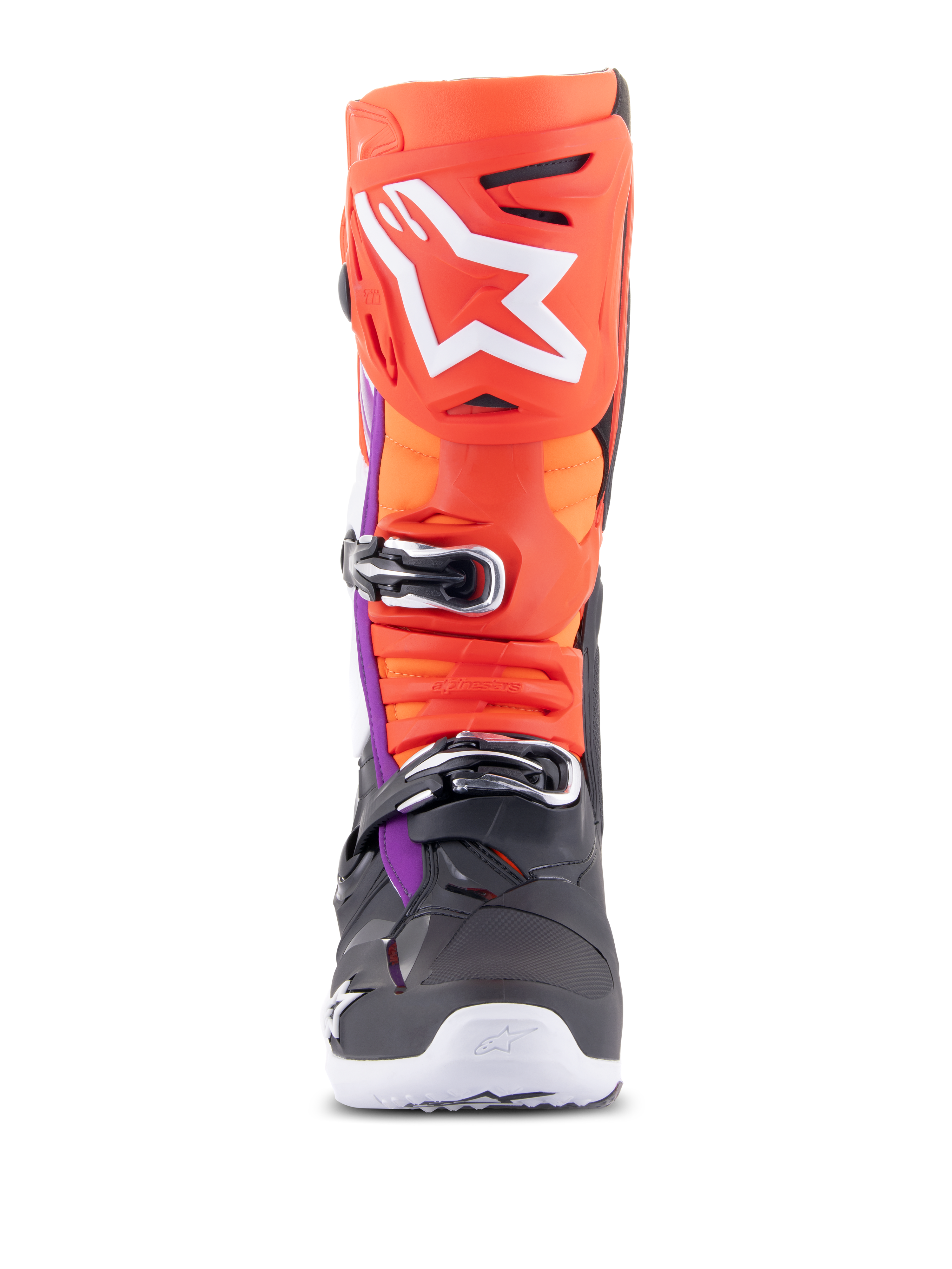 Stivali Alpinestars Tech 10, stivali da motocross, nero, rosso fluo, arancione fluo e bianco con accenti viola, vista frontale che mostra il sistema di chiusura multi-fibbia e il grande logo bianco sulla protezione dello stinco