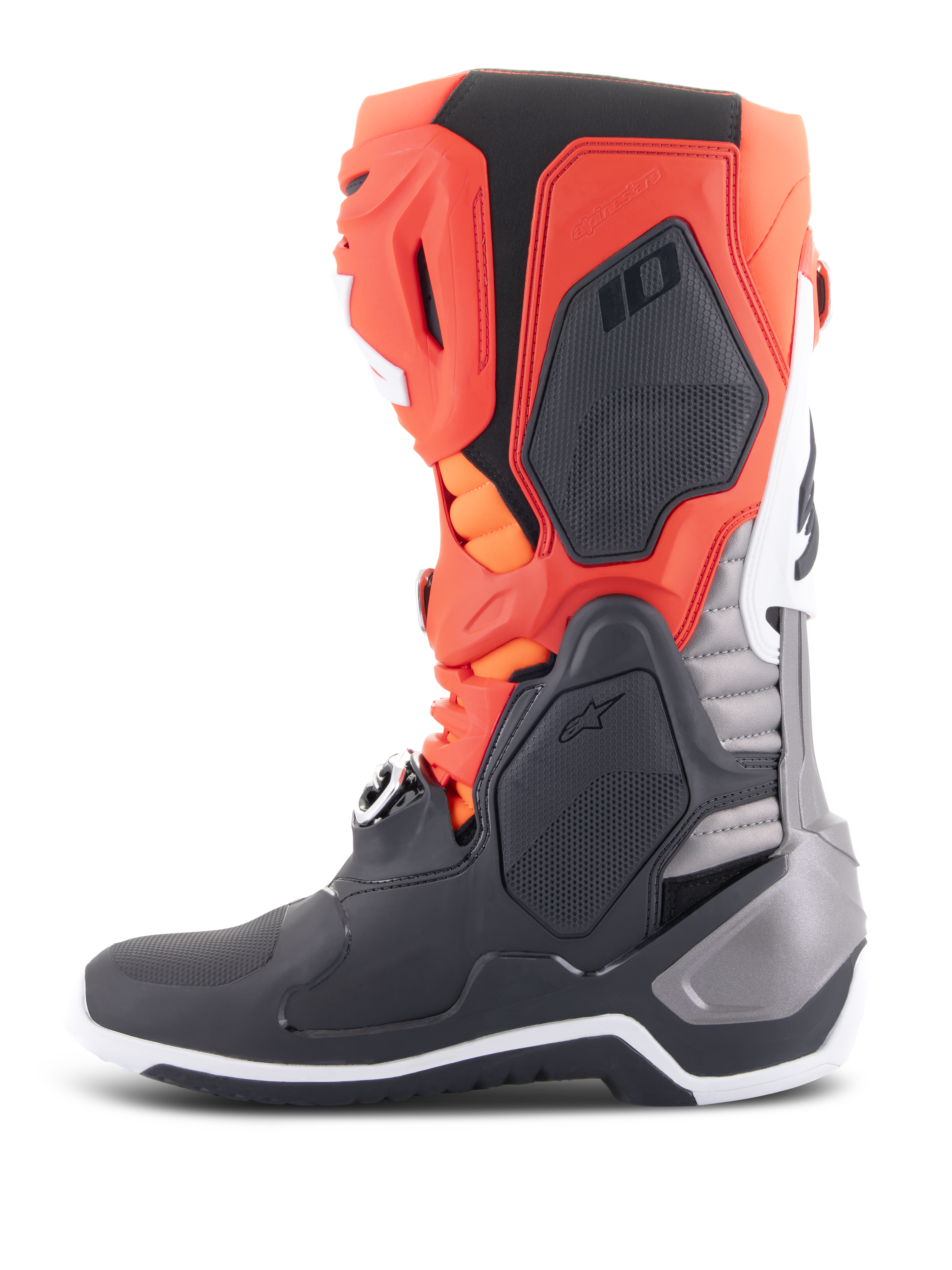 Stivali Alpinestars Tech 10, stivali da motocross, nero, rosso fluo e arancione fluo con accenti bianchi, vista laterale che mostra l'avanzato telaio in TPU, il sistema di fibbie e il design ergonomico per prestazioni fuoristrada