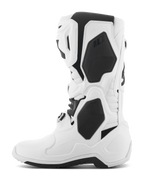 Alpinestars Tech 10 Boots, stivali da motocross, bianco con accenti neri, vista laterale che mostra le protezioni in TPU, il sistema di chiusura con fibbie e il design aerodinamico ad alte prestazioni per gare off-road