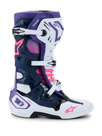Stivali Alpinestars Tech 10, stivali da motocross, bianco, viola, blu navy e rosa fluo, vista laterale con chiusura a tripla fibbia, telaio protettivo in TPU, loghi a stella Alpinestars e branding DHCP, calzature da gara off-road ad alte prestazioni