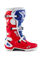 Alpinestars Limited Edition Fortitude Tech 10 Boot, stivale da motocross, design patriottico rosso brillante, bianco e blu, vista laterale con chiusura a tripla fibbia, guscio protettivo in TPU e logo Alpinestars sulla punta, calzatura da fuoristrada ad alte prestazioni