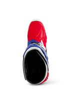 Alpinestars Tech 10 Limited Edition Fortitude, stivale da motocross, rosso acceso, bianco e blu, vista dall'alto che mostra la zona della punta rossa e il colletto blu con interno imbottito nero, equipaggiamento resistente per gare fuoristrada