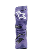 Stivali Alpinestars Tech 10, stivali da motocross, viola ultravioletto e nero, vista frontale, con logo Alpinestars bianco sullo stinco, sistema di chiusura a tripla fibbia, calotta in TPU resistente per gare fuoristrada