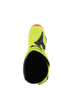 Stivali Alpinestars Tech 10, stivali da motocross, giallo fluo, nero e rosso fluo, vista dall'alto che mostra l'apertura interna e la punta, colori neon vivaci con dettagli neri, calzature professionali per corse fuoristrada