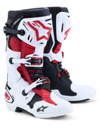 Alpinestars stivali Tech 10, stivali da motocross, bianco, nero e rosso acceso, vista del paio che evidenzia le piastre di protezione in TPU, il sistema di chiusura con fibbie e il supporto tallone DHCP.