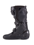 Alpinestars Tech 10 Enduro Boots, stivali da motocross ad alte prestazioni, nero, vista laterale con pannelli protettivi in TPU resistenti, sistema di chiusura a tripla fibbia e controllo avanzato della flessione per gare off-road