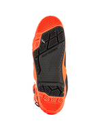 Stivali Alpinestars Tech 10 Enduro, vista dettagliata della suola, arancione fluo e nero, battistrada bi-composto con motivi geometrici ad alta aderenza, inserto pedana sostituibile per prestazioni fuoristrada