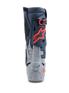 Alpinestars Tech-10 Enduro, stivali off-road grigi e rosso fluo, con protezione tallone e struttura in TPU, certificati CE.