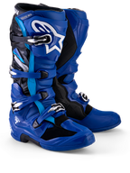 Stivali Alpinestars Yamaha Tech 7, stivali da motocross, blu, nero e bianco, con sistema di chiusura a fibbie multiple, placca tibiale in TPU con logo Astar bianco e marchio Yamaha sulla ghetta superiore, progettati per prestazioni off-road