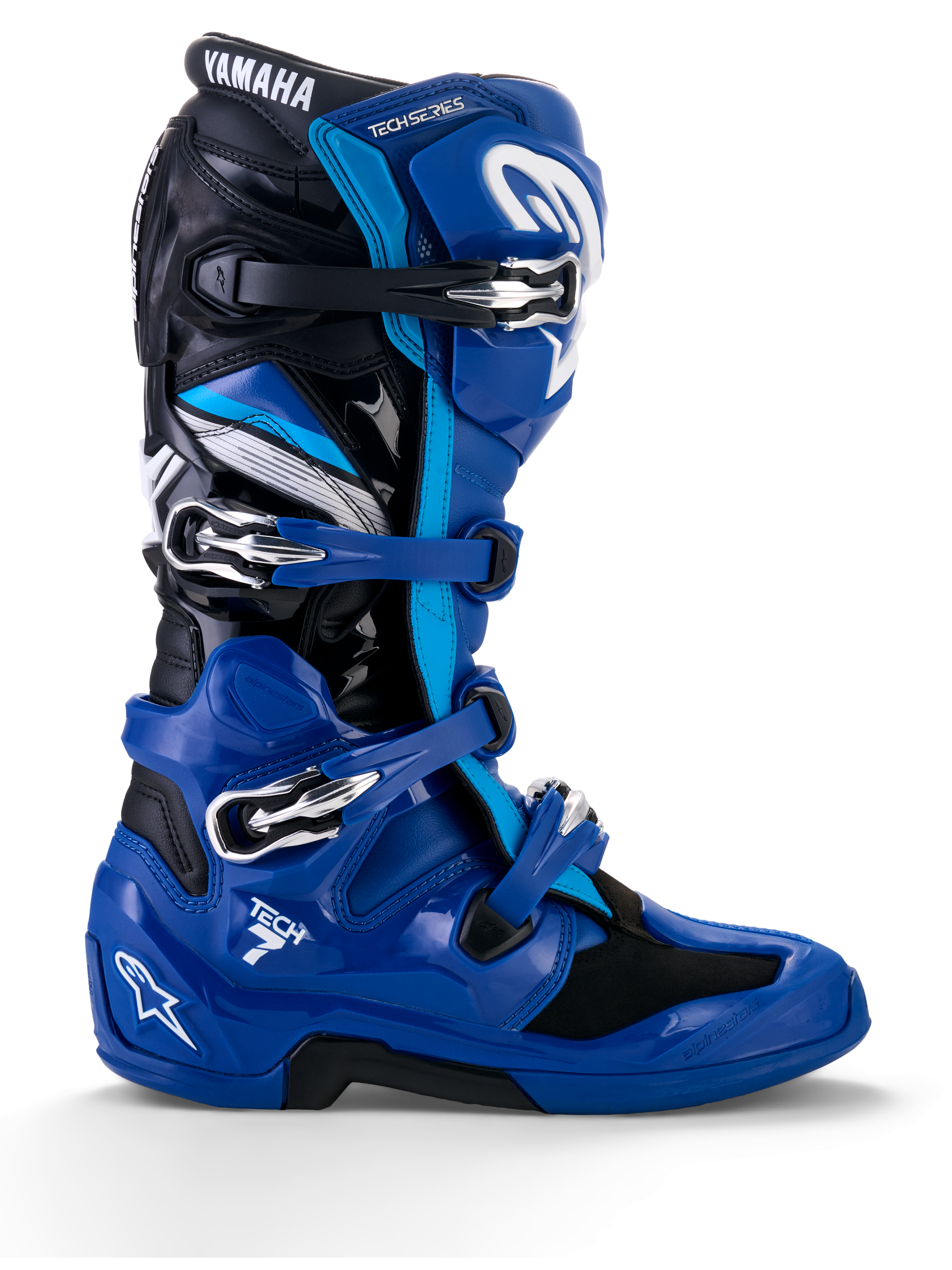Stivali Alpinestars Yamaha Tech 7, stivali da motocross, blu con dettagli neri e bianchi, profilo laterale con quattro fibbie regolabili, protezione rinforzata in TPU su stinco e tallone, logo Yamaha in evidenza e suola robusta per prestazioni fuoristrada