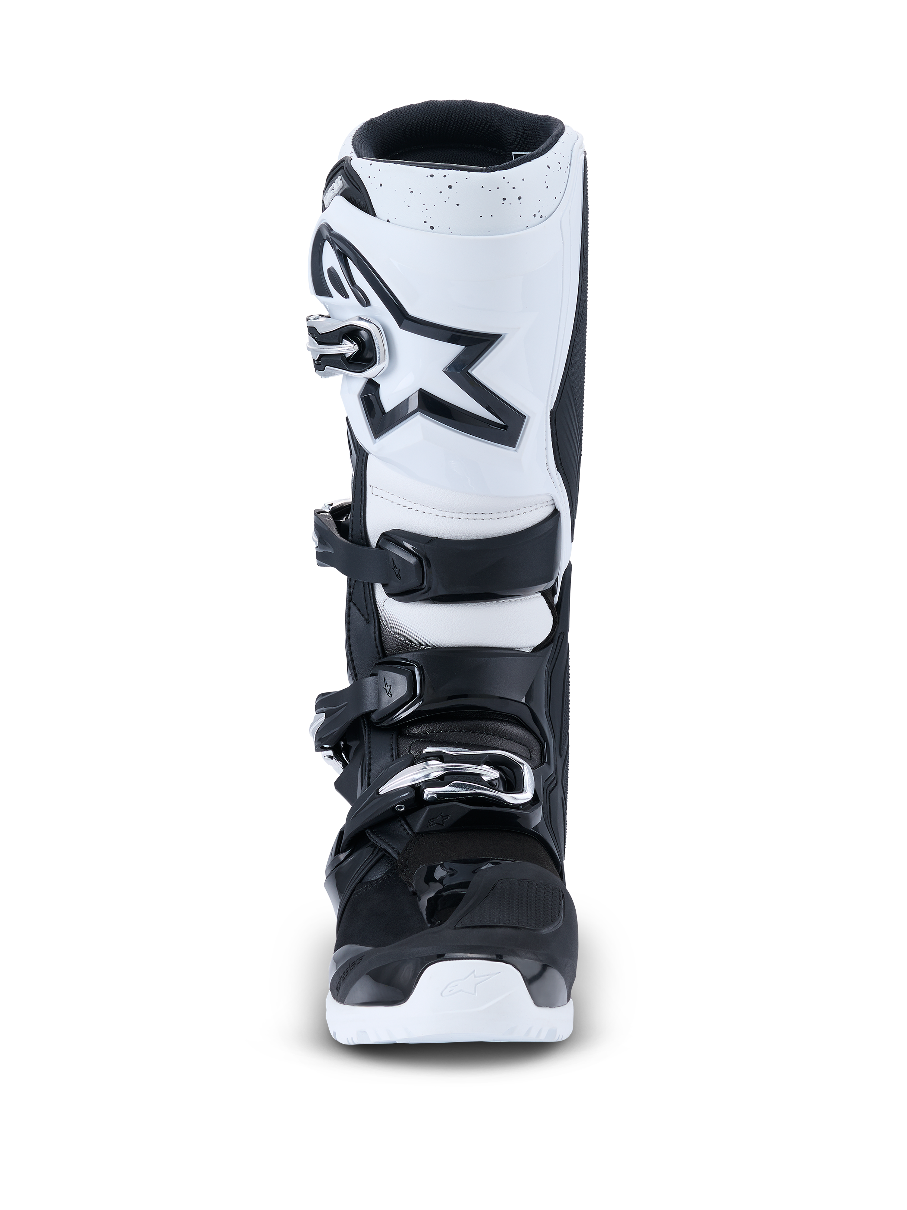 Alpinestars stivali Tech 7 Enduro 2026, stivali da motocross, nero e bianco, vista frontale con placca tibiale bianca e logo a stella nero, sistema di chiusura a quattro fibbie e suola bianca resistente