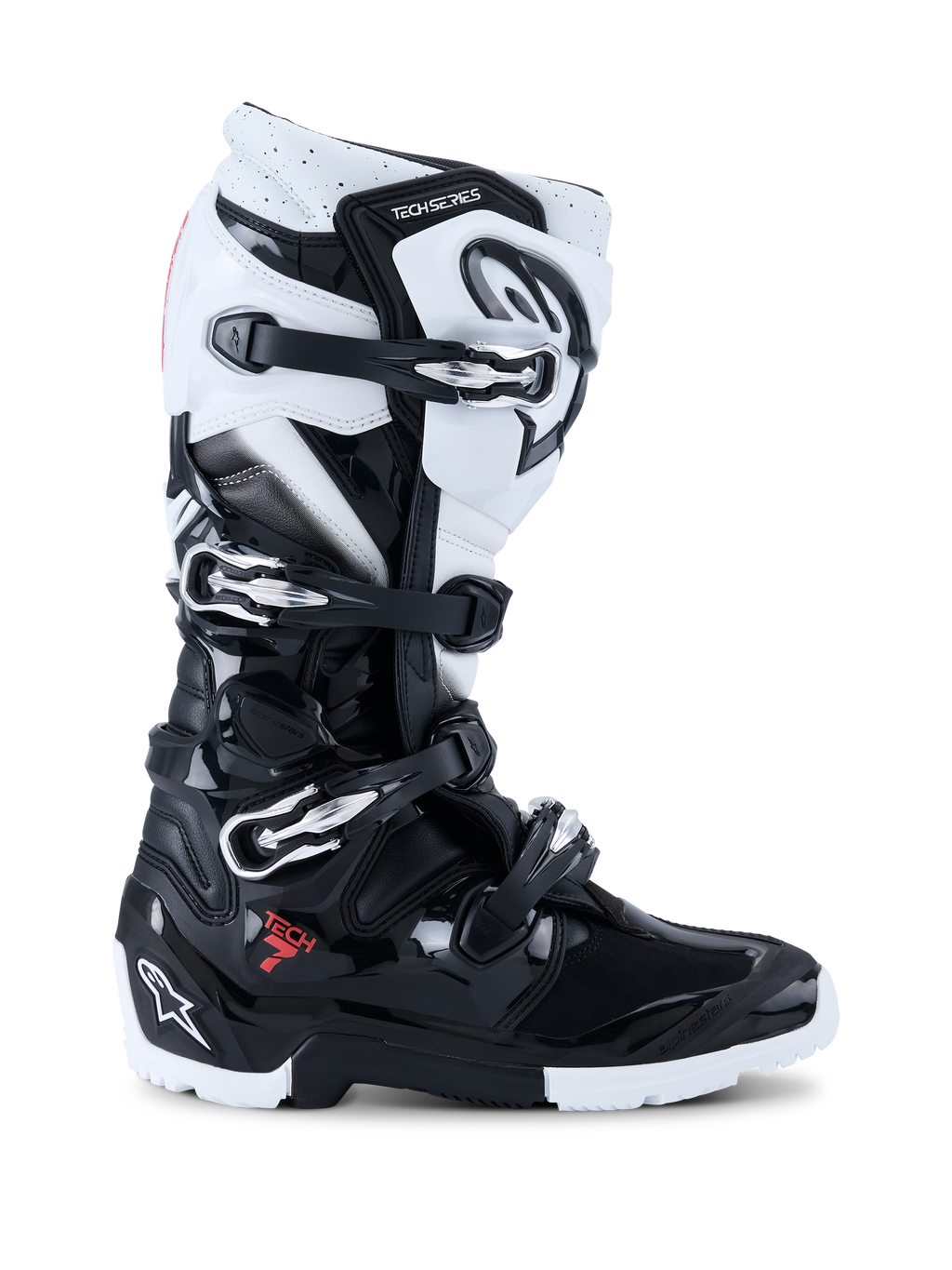 Alpinestars Stivali Tech 7 Enduro 2026, stivali da moto off-road, nero e bianco, con quattro fibbie metalliche, pannelli protettivi in TPU ad alto impatto, robusta suola a doppia mescola e vistoso logo Alpinestars su tallone e stinco