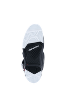 Stivali Alpinestars 2026 Tech 7 Enduro, vista inferiore della suola, suola a doppia mescola bianca e nera con battistrada testurizzato, logo Alpinestars al centro, progettata per durata e aderenza su terreni off-road