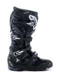 Stivali Alpinestars 2026 Tech 7 Enduro, nero antracite e bianco, stivali da moto per fuoristrada con sistema di chiusura a quattro fibbie, tomaia in microfibra rinforzata in PU e suola tassellata per terreni enduro, design con marchio Tech 7 sul tallone