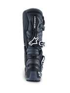 Alpinestars 2026 Tech 7 Enduro Boots, vista posteriore, nero antracite e bianco, stivali da moto fuoristrada con logo Astar bianco, sistema di chiusura con fibbie e protezione del tallone in TPU