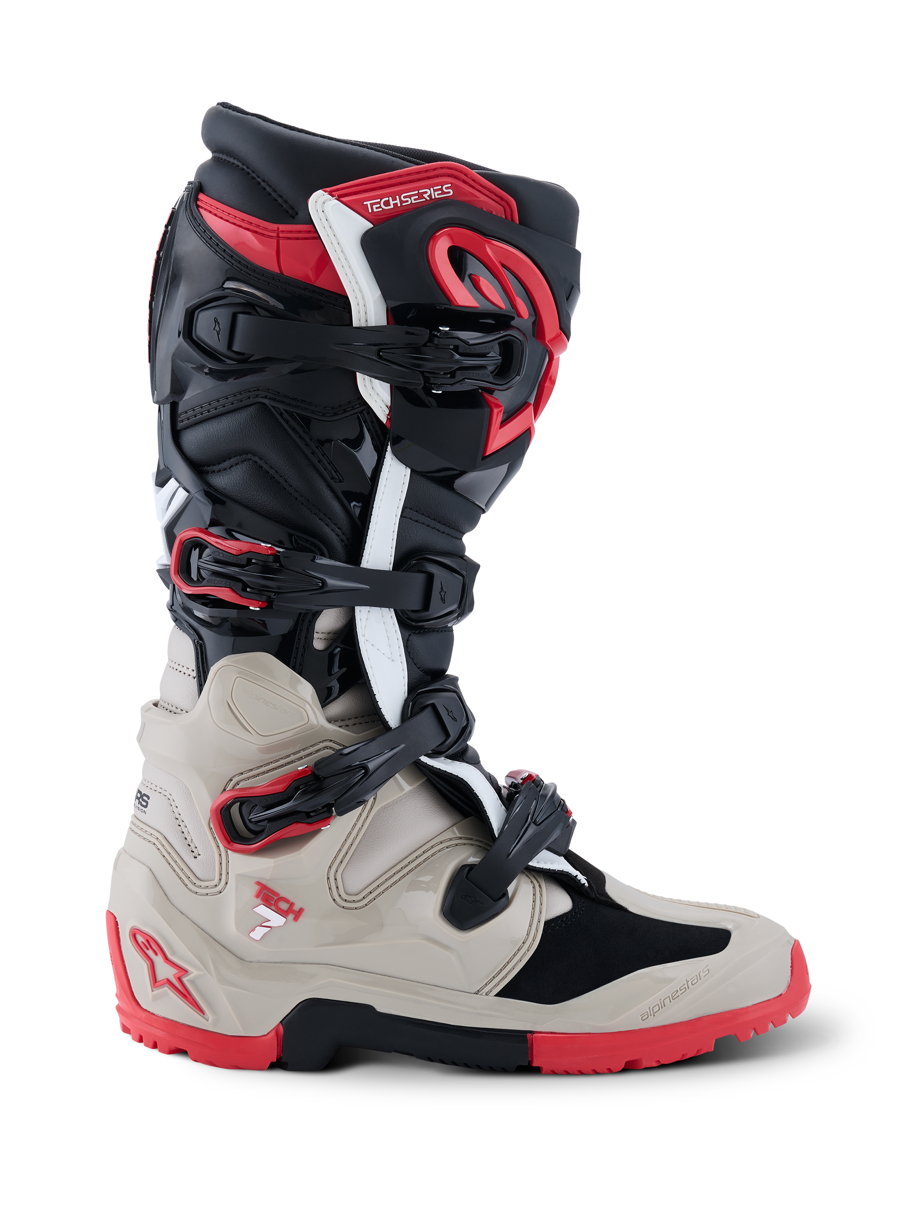 Stivali Alpinestars Tech 7 Enduro 2026, stivali da moto fuoristrada in nero, grigio chiaro e rosso vivace, vista laterale che mostra il sistema a fibbie multiple e le estese protezioni dagli impatti in TPU.