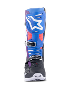 Alpinestars Tech 10 Supervented Boots, stivali da motocross, nero, blu, viola e bianco, vista frontale con placca tibiale blu e logo a stella bianco, fibbie con dettagli cromati e struttura ventilata per gare fuoristrada.