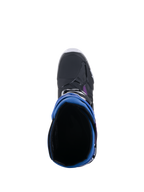 Stivali Alpinestars Tech 10 Supervented, vista dall'alto verso l'interno dell'apertura dello stivale, colorazione Black Enamel Blue Purple White, che mostra la fodera in rete 3D e la ghetta blu, calzatura da motocross ad alte prestazioni