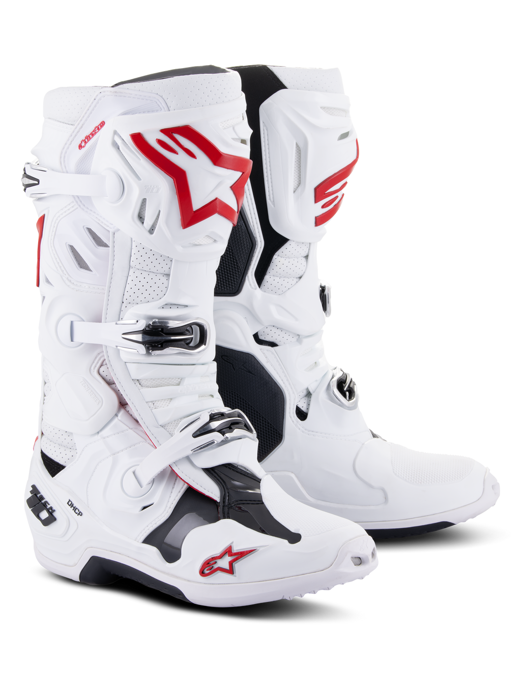 Stivali Alpinestars Tech 10 Supervented, stivali da motocross, bianco e rosso brillante, con microfibra traforata per la circolazione dell'aria, vistosi loghi Astars rossi, chiusure a fibbia nere e telaio in TPU rinforzato per prestazioni fuoristrada.