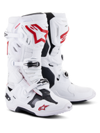 Stivali Alpinestars Tech 10 Supervented, stivali da motocross, bianco e rosso brillante, con microfibra traforata per la circolazione dell'aria, vistosi loghi Astars rossi, chiusure a fibbia nere e telaio in TPU rinforzato per prestazioni fuoristrada.