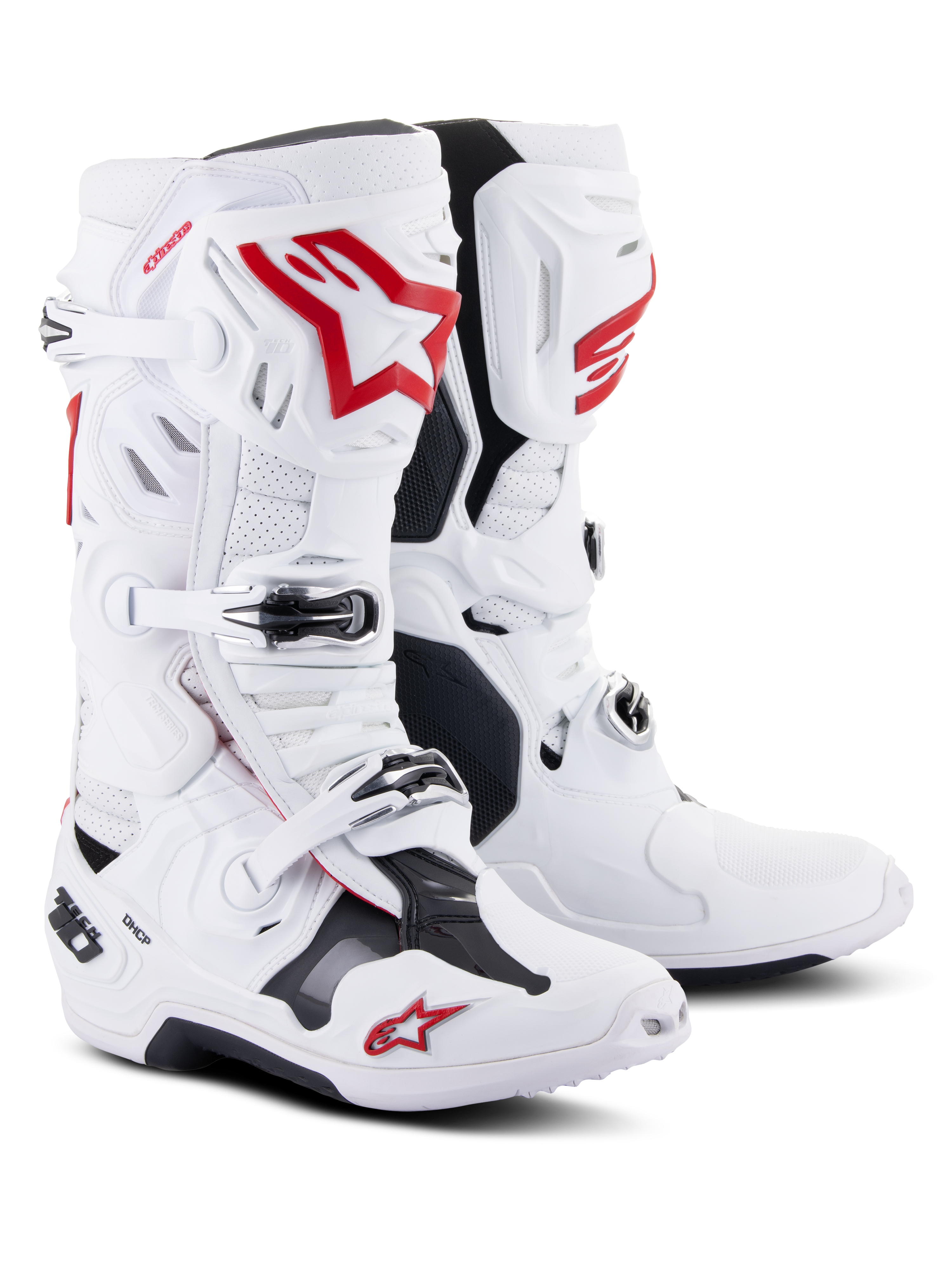 Stivali Alpinestars Tech 10 Supervented, stivali da motocross, bianco e rosso brillante, con microfibra traforata per la circolazione dell'aria, vistosi loghi Astars rossi, chiusure a fibbia nere e telaio in TPU rinforzato per prestazioni fuoristrada.