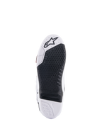 Stivali Alpinestars Tech 10 Supervented, vista della suola bianca e nera, con design a nido d'ape allungato, inserto centrale sostituibile nero, punta bianca con logo a stella Alpinestars, ottimizzati per il controllo sulle pedane da motocross.