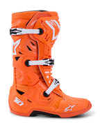 Stivali Alpinestars Tech 10 Supervented, stivali da motocross, arancione fluo e bianco, vista di profilo con fibbie meccaniche bianche e dettagli neri, design ventilato con pannelli traforati, calzature protettive da corsa premium