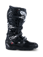 Alpinestars 2026 Tech 7 Enduro Drystar® Boots, stivali da moto off-road neri, vista laterale con quattro chiusure a fibbia argento, robusta suola enduro bi-mescola e ampia protezione in TPU con finiture nere opache e lucide.