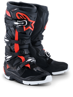 Stivali Alpinestars 2026 Tech 7 Enduro Drystar®, stivali da motocross enduro, nero, rosso fluo e bianco, con accenti rosso fluo e logo a stella, chiusure a fibbie multiple e robuste suole bianche per prestazioni off-road