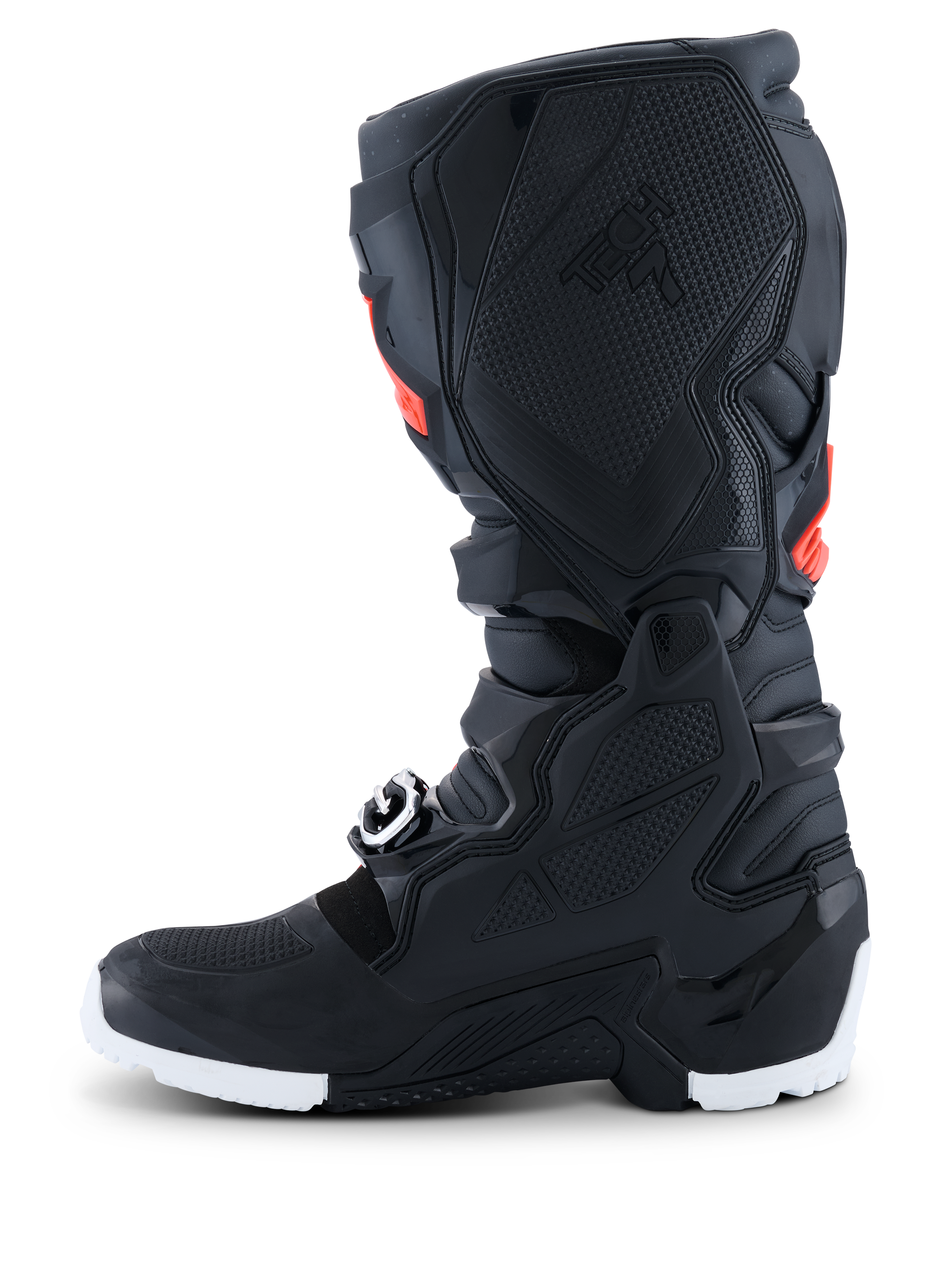 Stivali Alpinestars 2026 Tech 7 Enduro Drystar®, stivali da enduro e motocross, nero con accenti rosso fluo e bianchi, vista laterale di profilo che mette in risalto il pannello di grip mediale in TPU a nido d'ape e la suola bianca, costruzione impermeabile e resistente per prestazioni fuoristrada