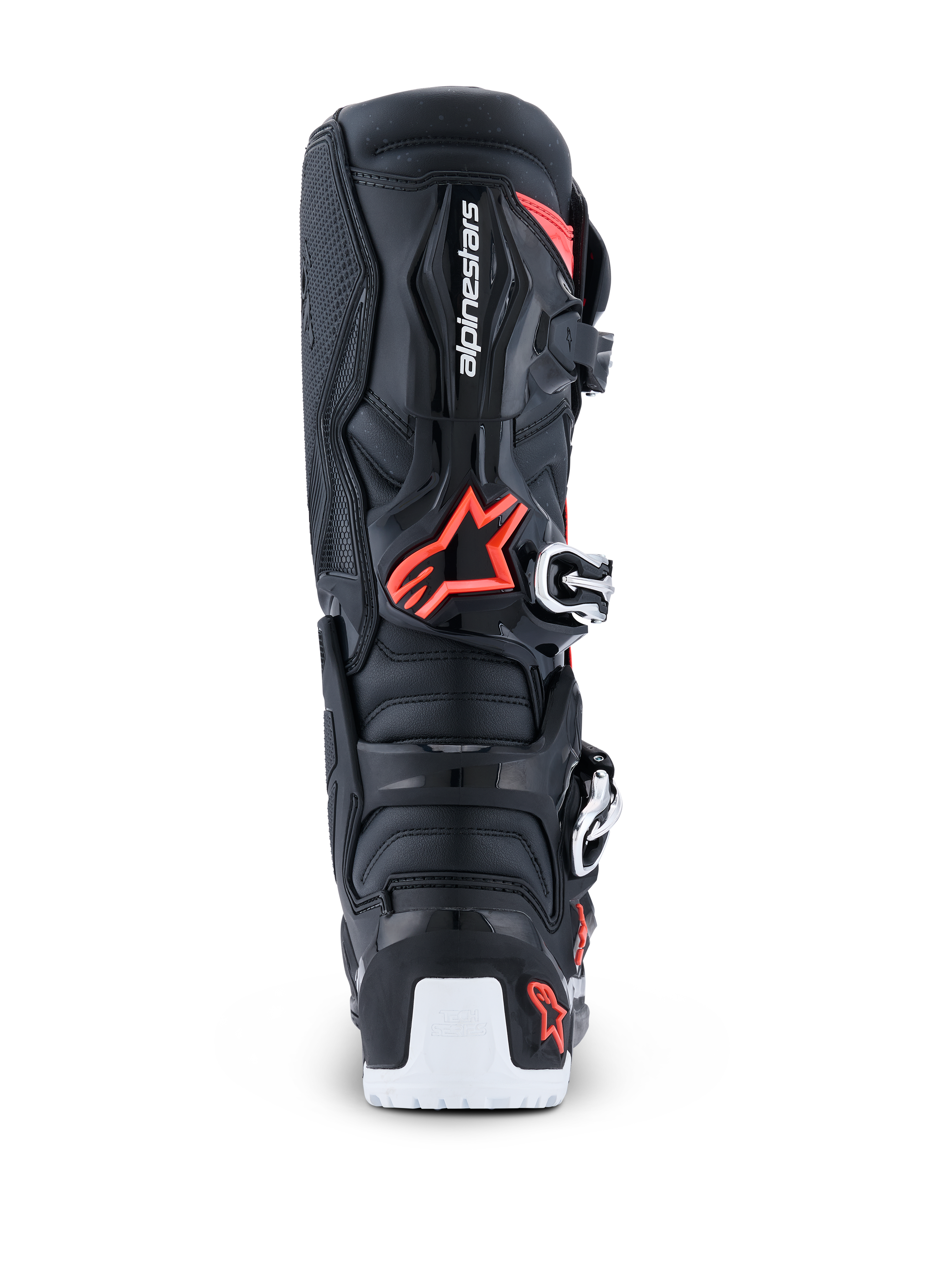 Stivali Alpinestars 2026 Tech 7 Enduro Drystar®, stivali da motocross enduro, nero rosso fluo e bianco, vista posteriore che evidenzia il guscio protettivo in TPU, il logo Alpinestars, l'area del perno biomeccanico e il rinforzo bianco della suola inferiore.