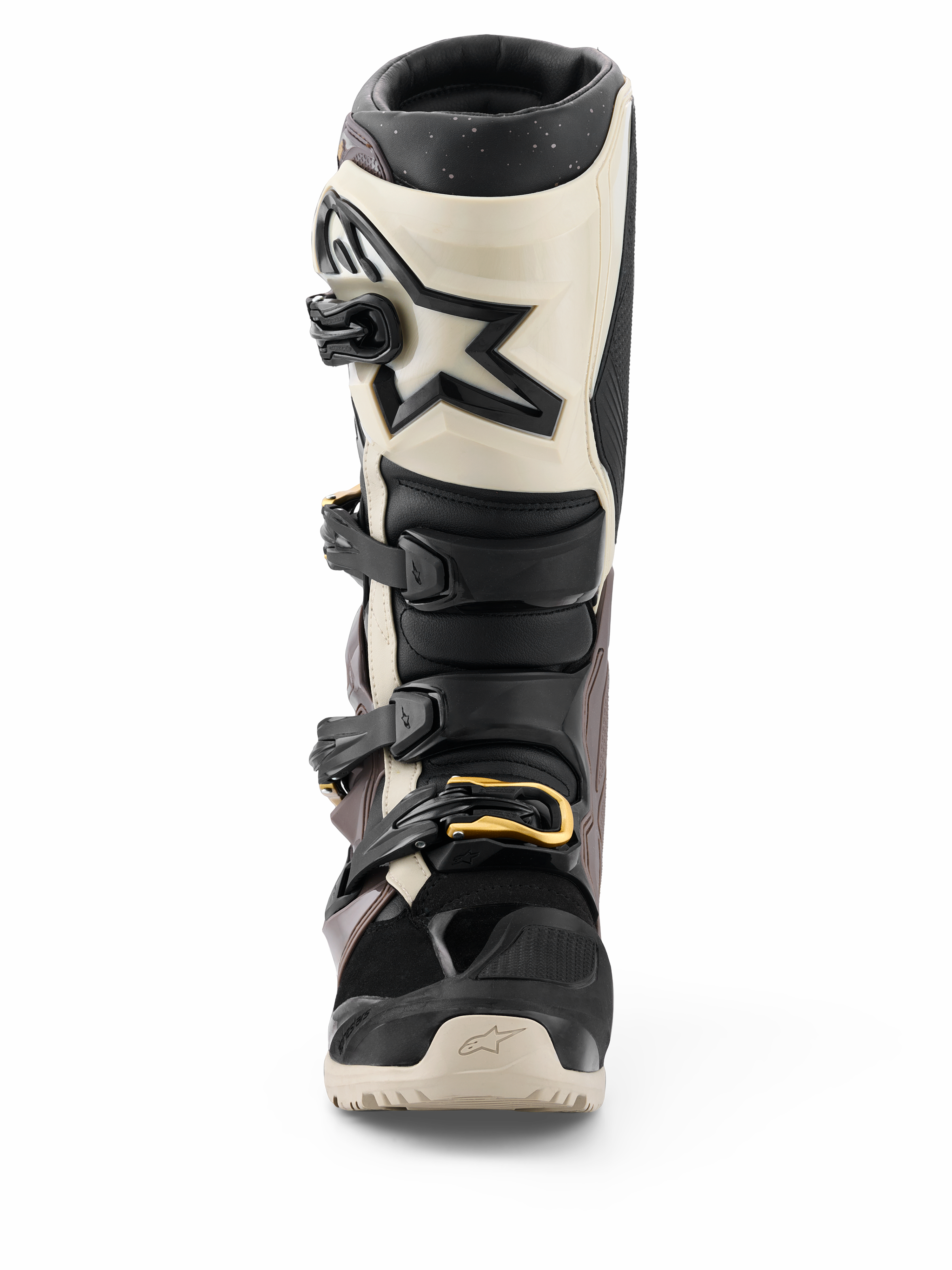 Stivali Alpinestars 2026 Tech 7 Enduro Drystar®, nero, grigio scuro e oro, stivali da moto fuoristrada impermeabili, vista frontale con sistema di chiusura a fibbie multiple con accenti dorati, protezione per lo stinco in TPU e design con logo a stella