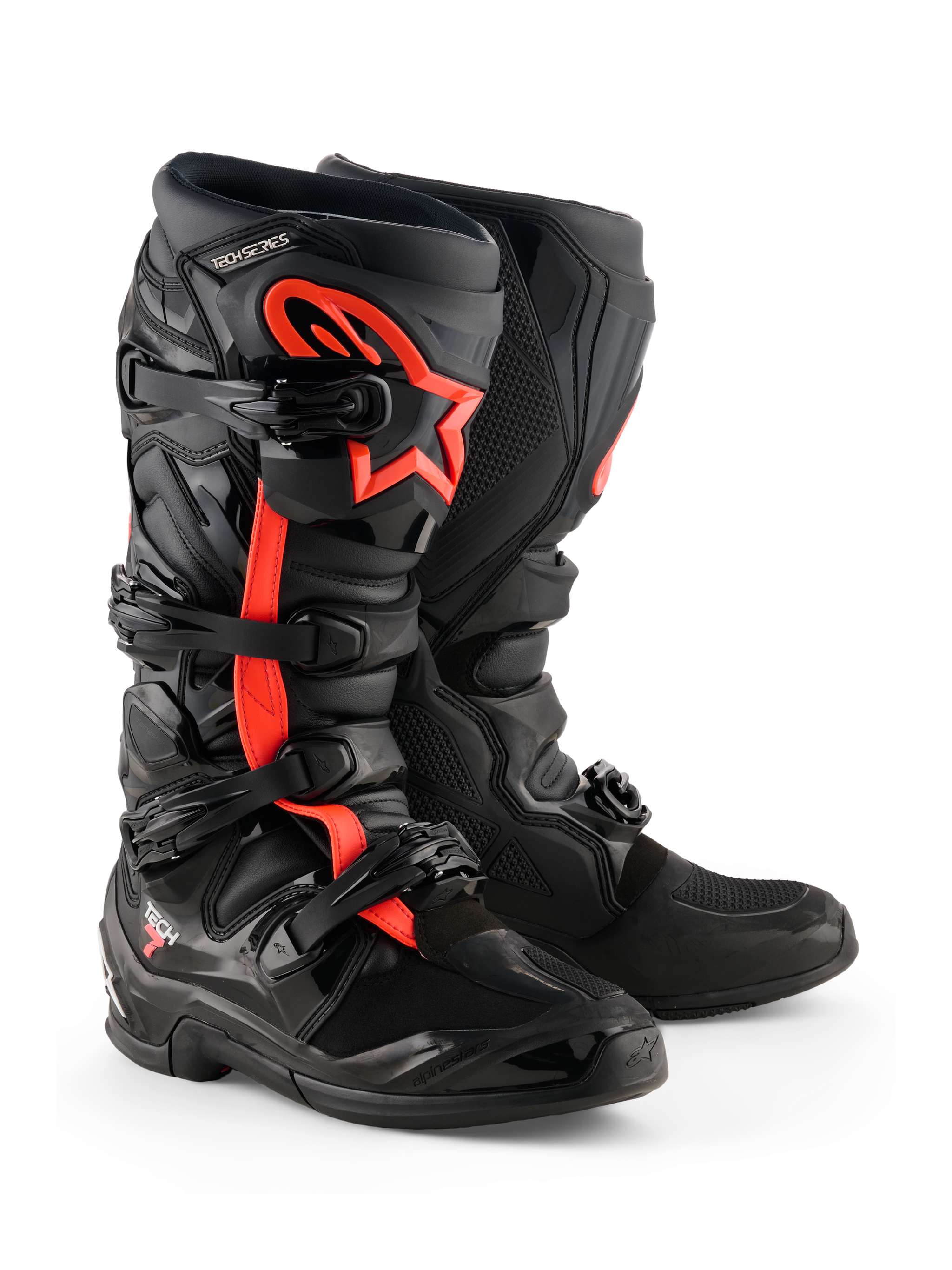 Stivali Alpinestars Tech 7, stivali da motocross, nero e rosso fluo, con quattro fibbie nere, piastra parastinchi in TPU e logo a stella Alpinestars rosso sul lato, design robusto da fuoristrada