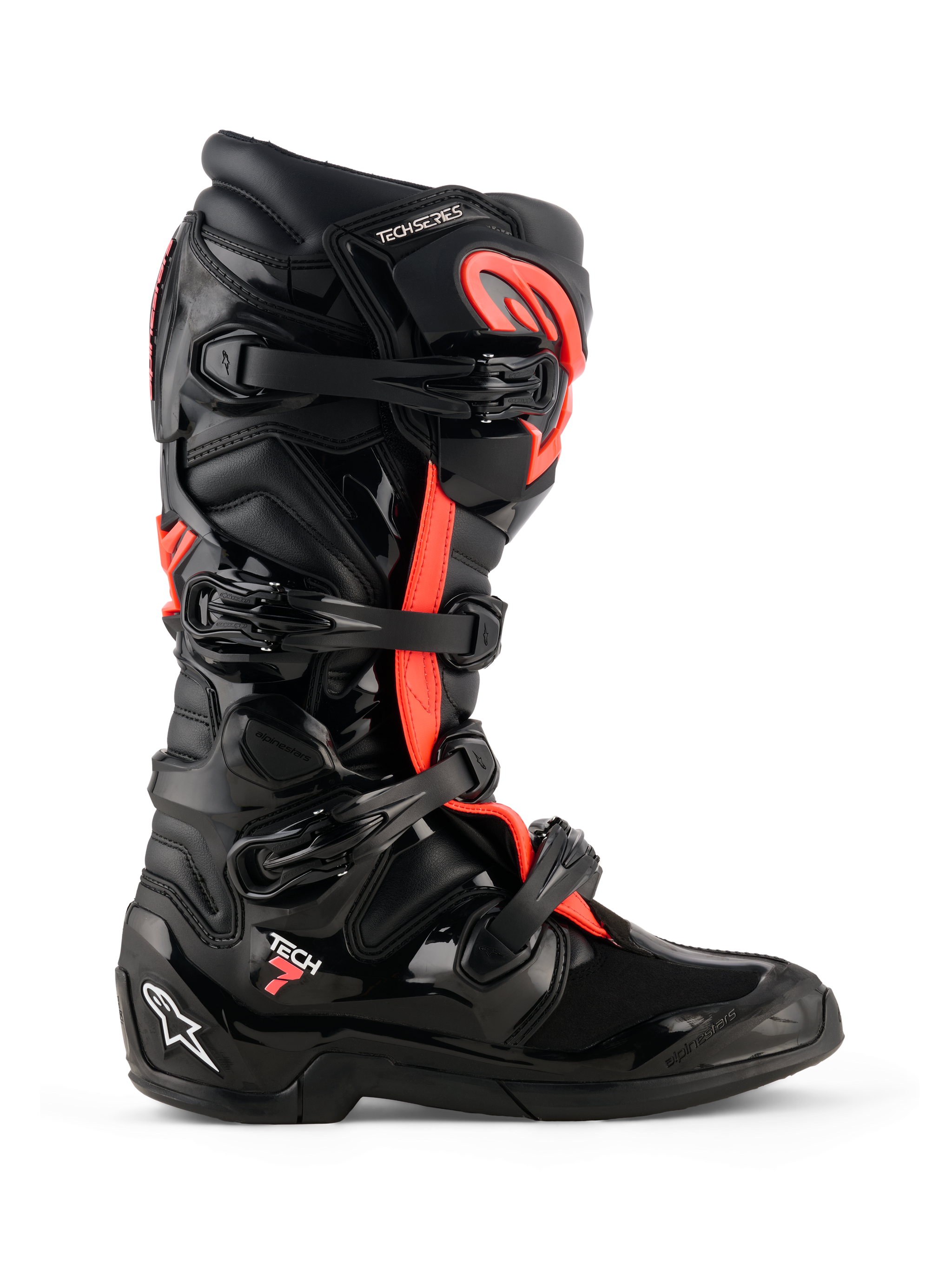 Stivali Alpinestars Tech 7, stivali da motocross, nero e rosso fluo, vista laterale, sistema di chiusura a quattro fibbie, calotta protettiva in TPU con marchio 'Tech 7' e logo Astars bianco sul tallone, calzature resistenti per il fuoristrada