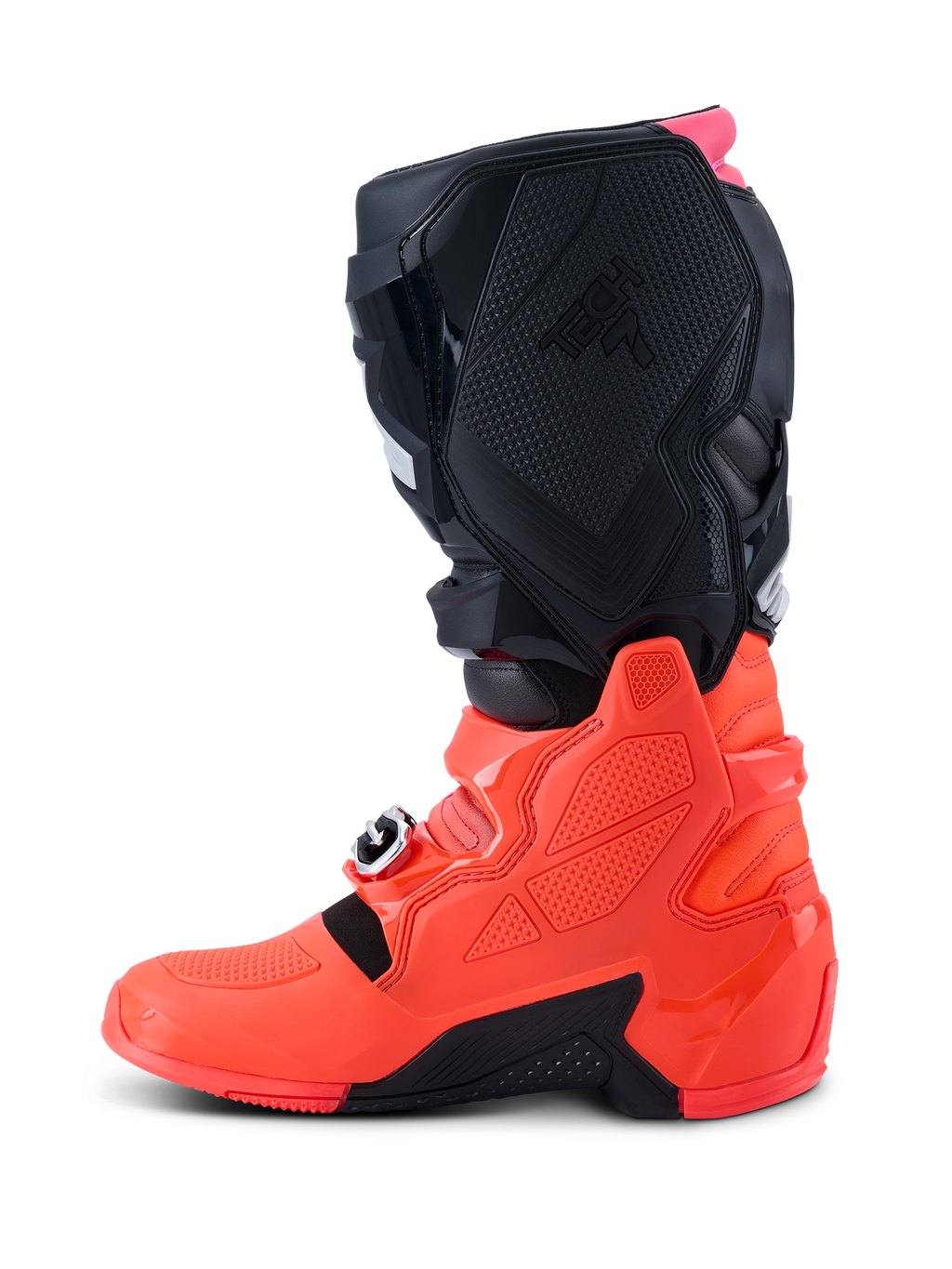 Stivali Alpinestars Tech 7, stivali da motocross, nero, rosso fluo e rosa fluo, vista laterale di profilo che mette in risalto la calotta inferiore in TPU, il sistema di chiusura con fibbie e i pannelli di protezione testurizzati per prestazioni off-road