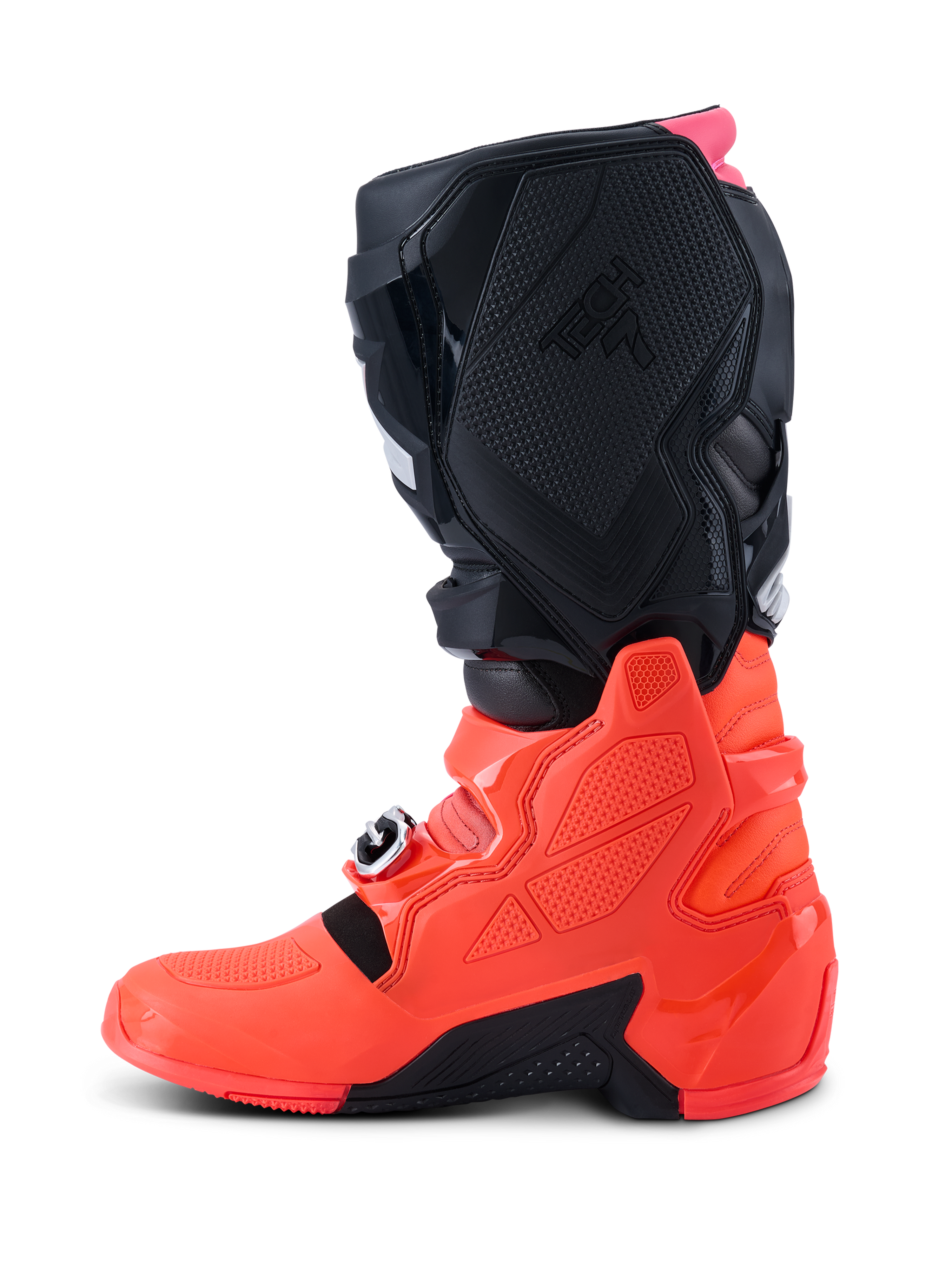 Stivali Alpinestars Tech 7, stivali da motocross, nero, rosso fluo e rosa fluo, vista laterale di profilo che mette in risalto la calotta inferiore in TPU, il sistema di chiusura con fibbie e i pannelli di protezione testurizzati per prestazioni off-road