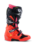 Stivali Alpinestars Tech 7, stivali da motocross, nero, rosso fluo e rosa fluo, profilo laterale con design tecnico, fibbie a sgancio rapido, calotta inferiore in TPU lucido e sistema a doppio pivot per il fuoristrada