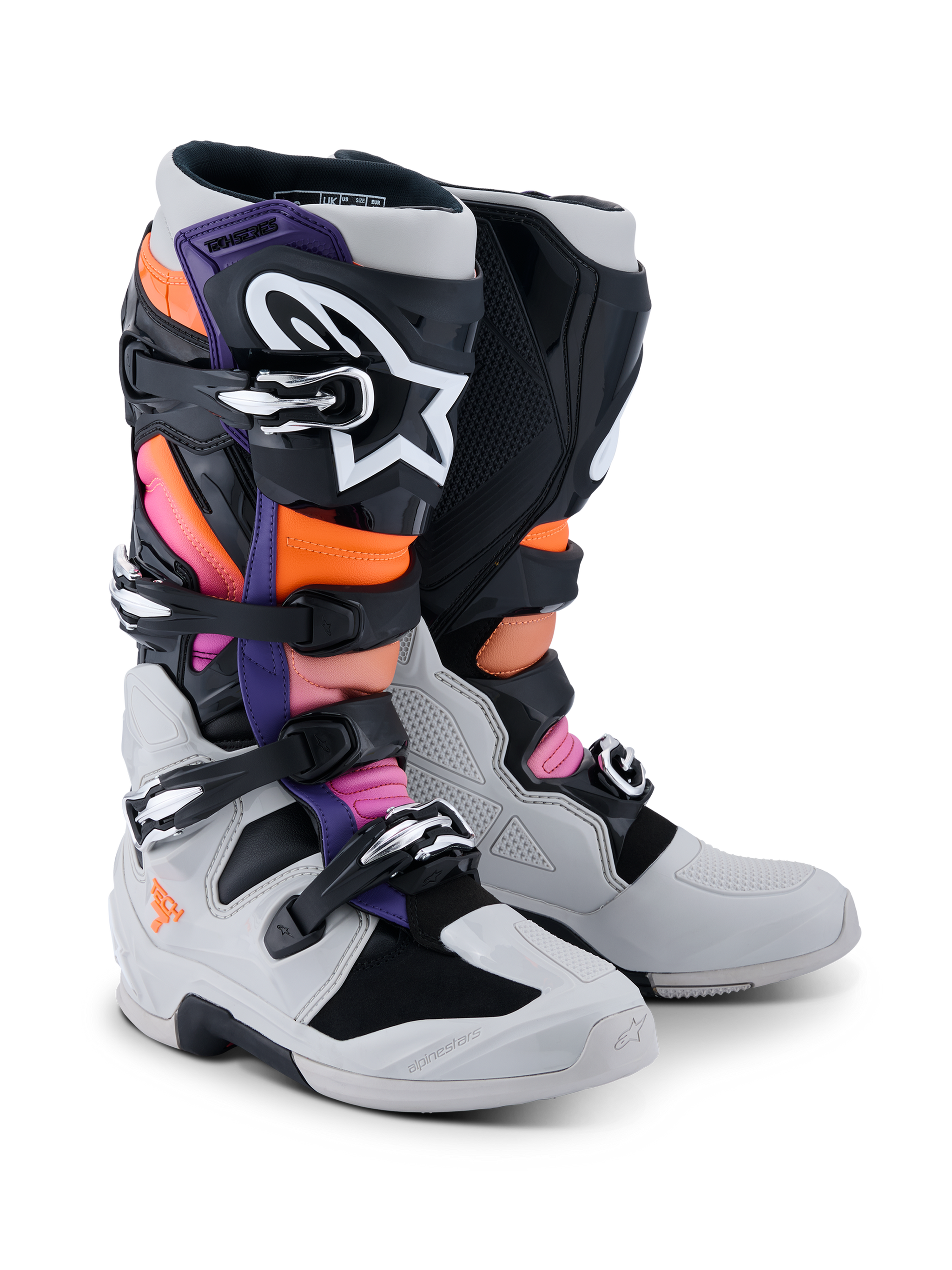 Stivali Alpinestars Tech 7, stivali da motocross, nero, grigio chiaro, arancione fluo e magenta, con sistema di chiusura multi-fibbia, calotta in TPU rinforzata e branding ad alto contrasto, protezione professionale per corse off-road