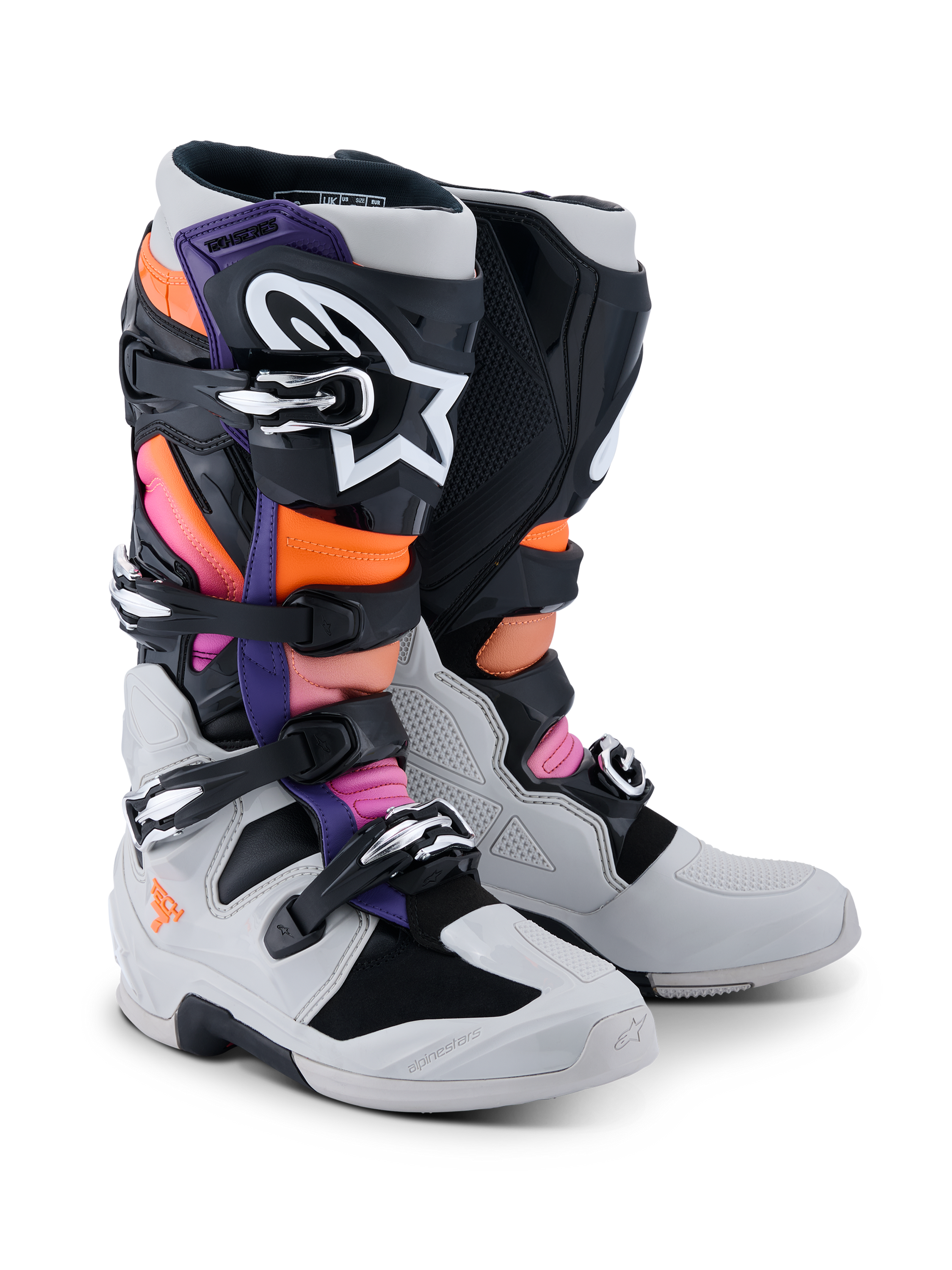 Stivali Alpinestars Tech 7, stivali da motocross, nero, grigio chiaro, arancione fluo e magenta, con sistema di chiusura multi-fibbia, calotta in TPU rinforzata e branding ad alto contrasto, protezione professionale per corse off-road